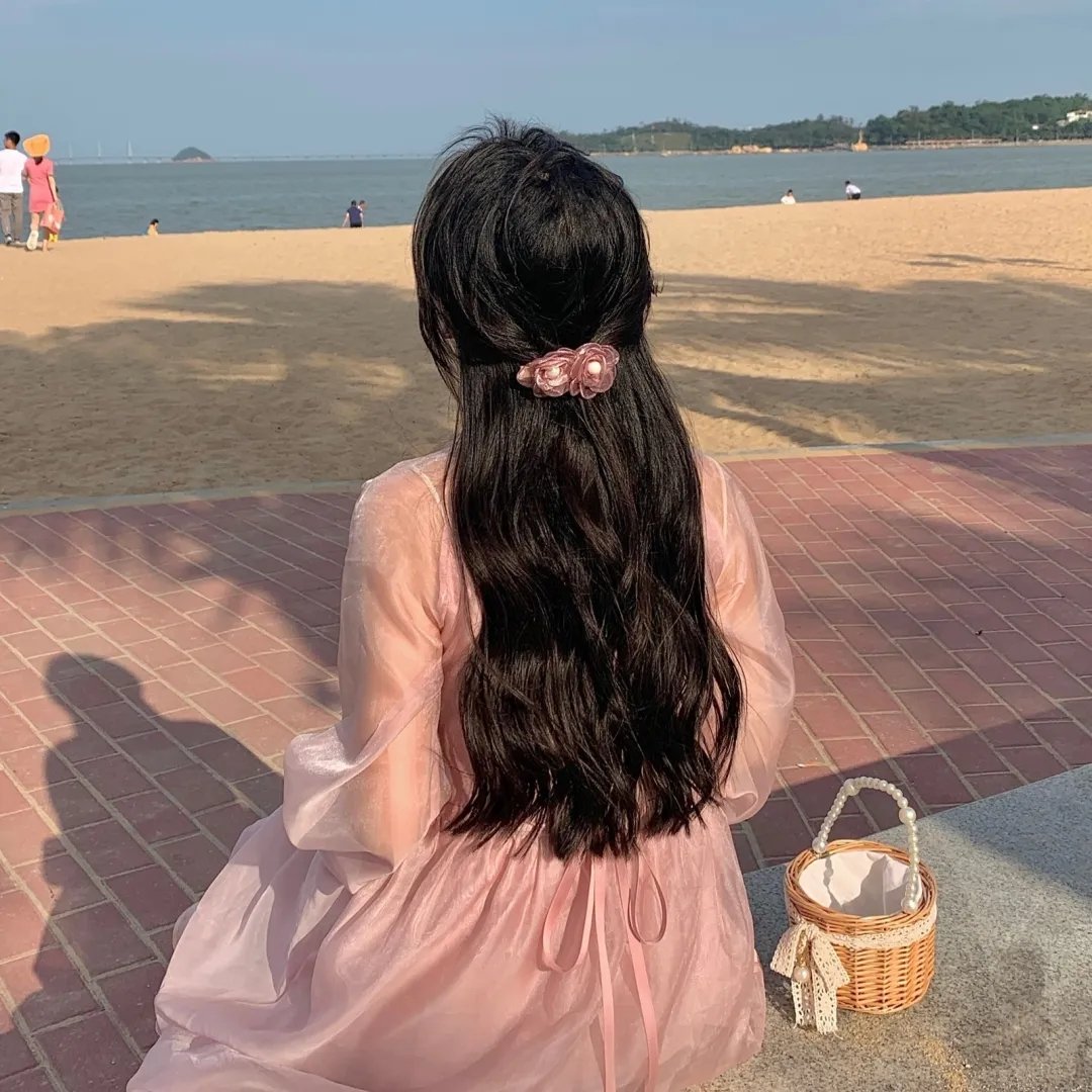 夜色中的她